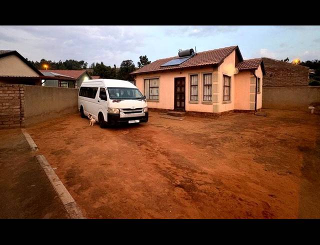 3 BEDROOM HOUSE FOR SALE IN KAGISO